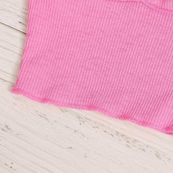 Front Tie Crop Top 🎀 - Picture 3 of 5